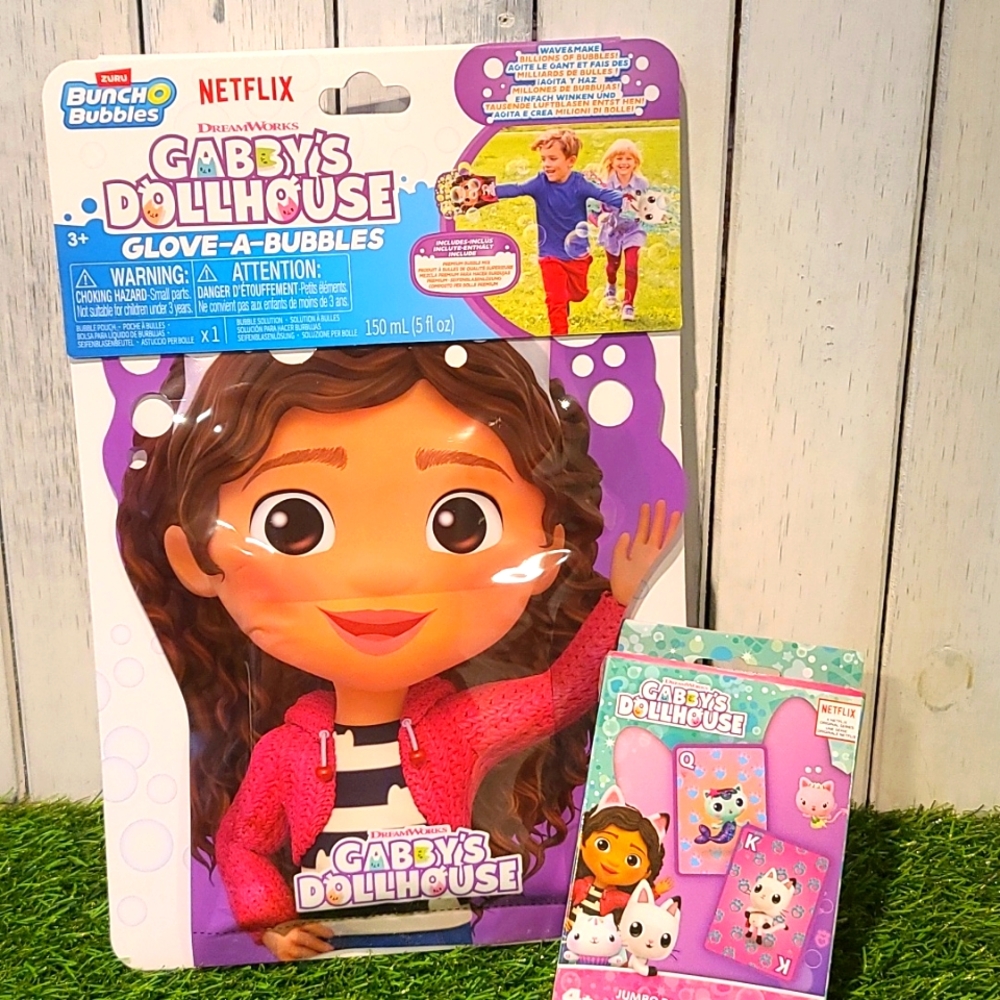 GABBYS DOLLHOUSE SET playing cards & Glove a bubbles outdoor fun.